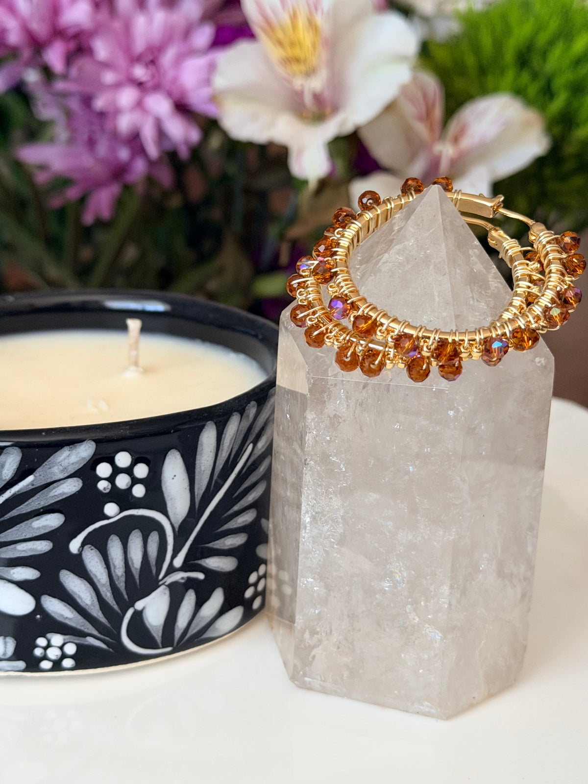 Hoop Earrings in Gold and Solar Flare (Dark Brown/Gold).