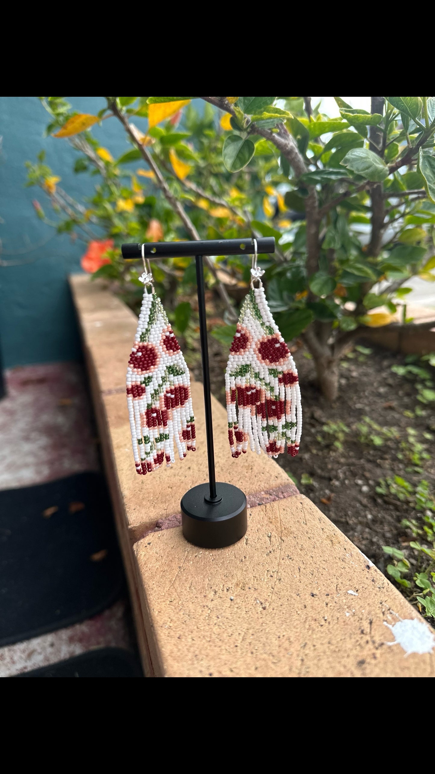 Beaded earrings in White and Red