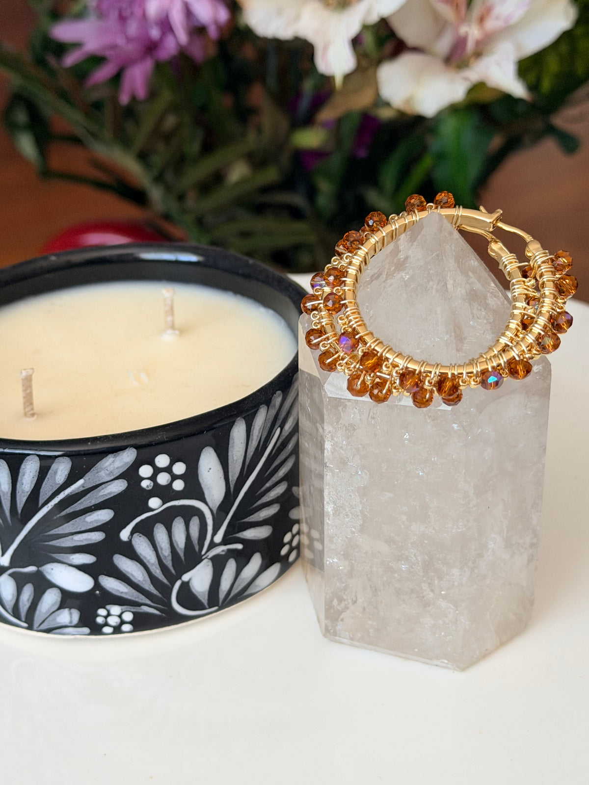 Hoop Earrings in Gold and Solar Flare (Dark Brown/Gold).