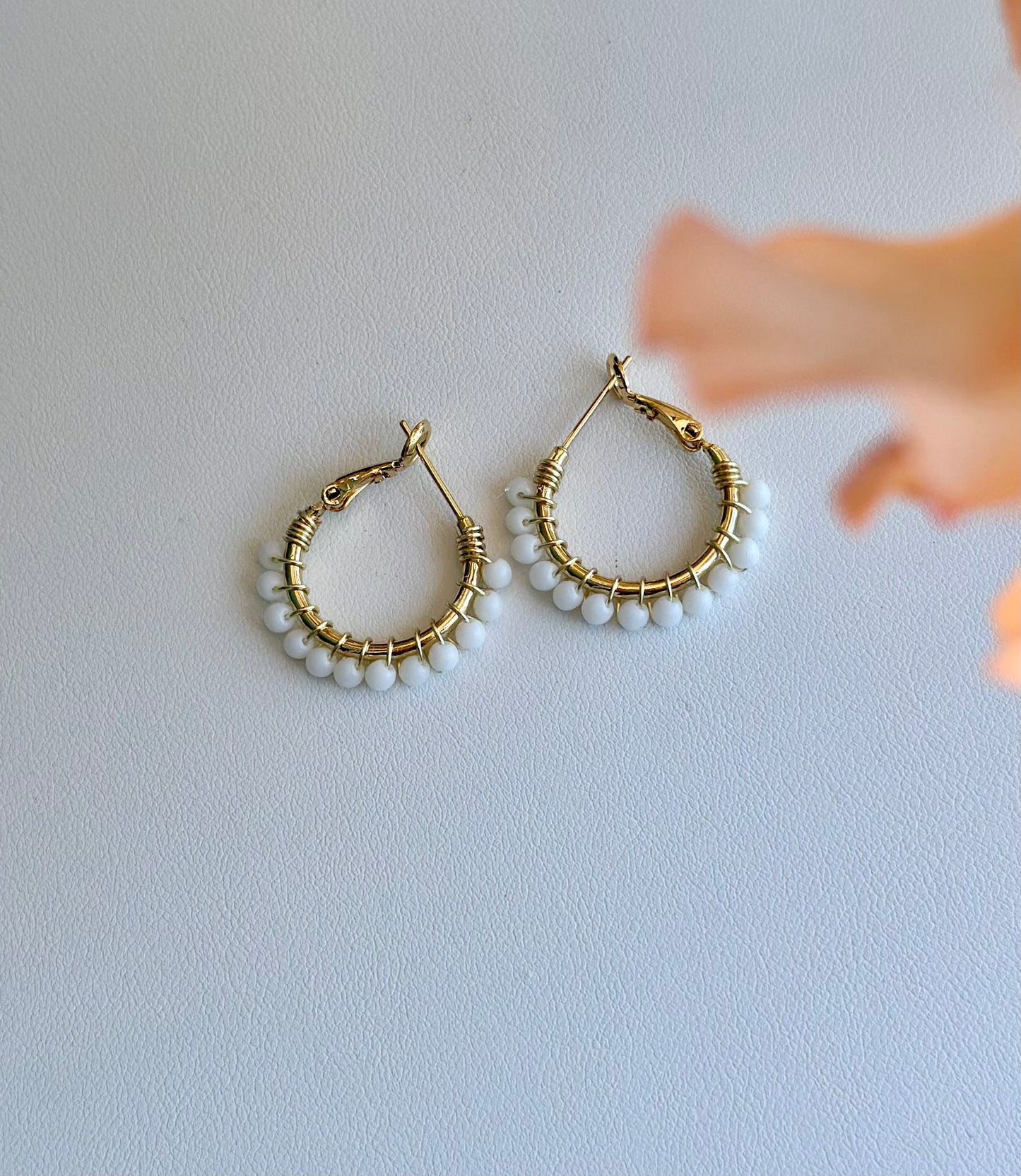 Hoop Earrings in White (mini)