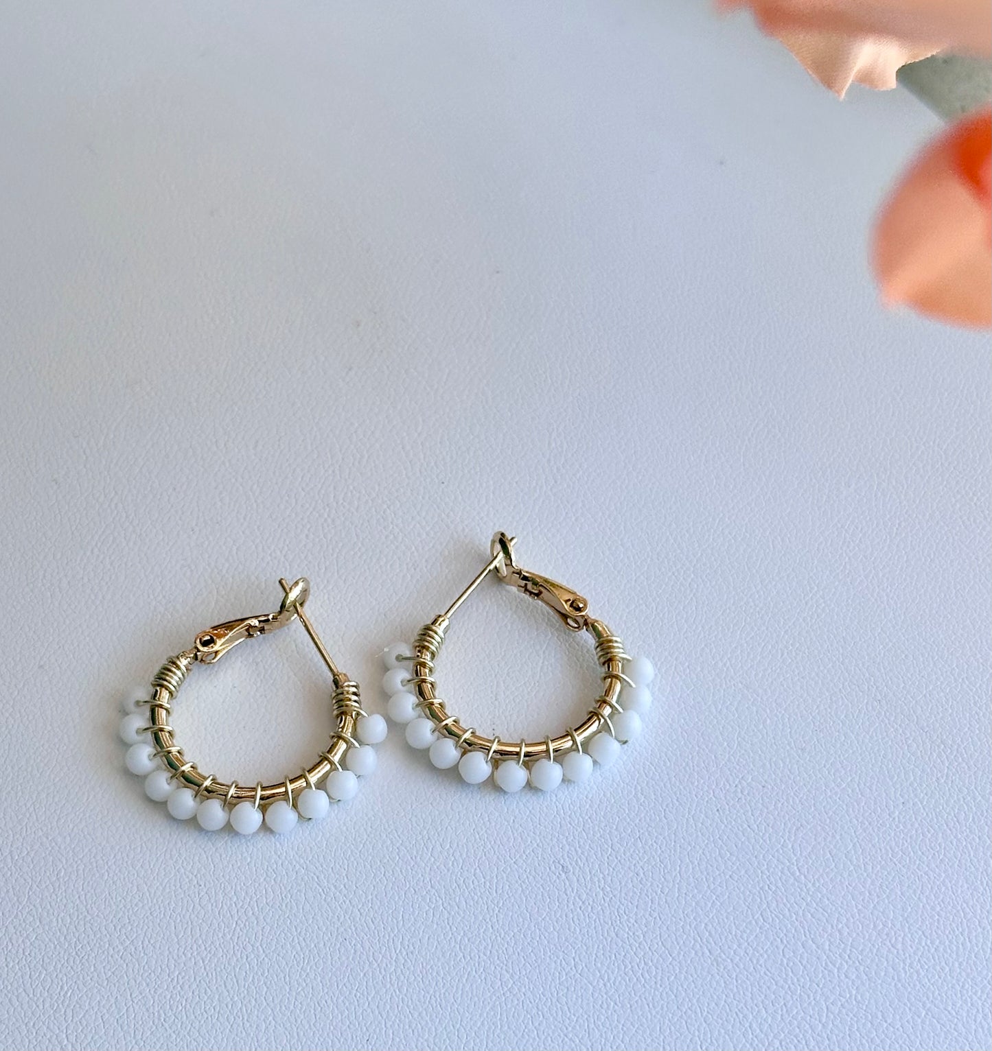 Hoop Earrings in White (mini)