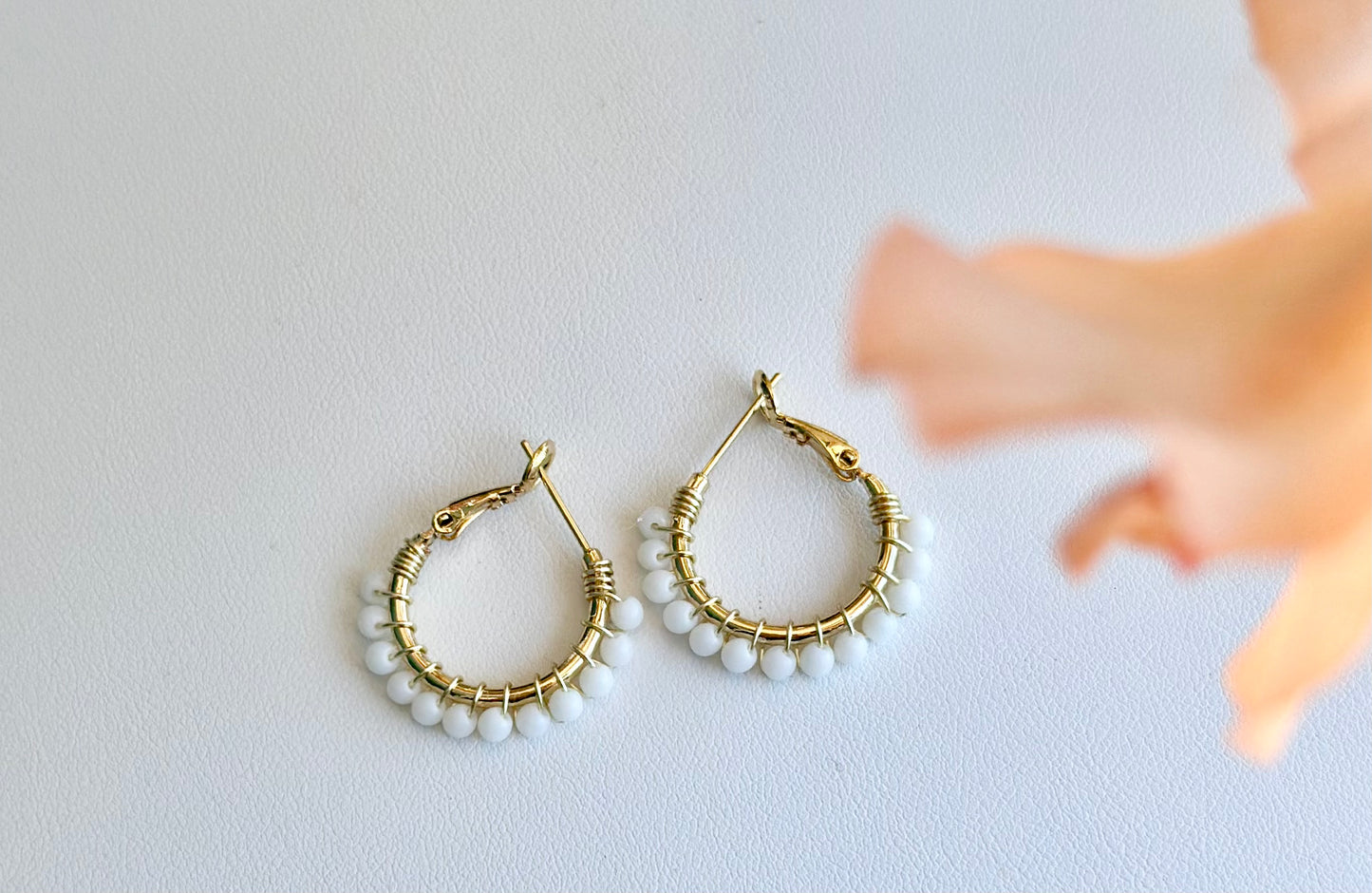 Hoop Earrings in White (mini)