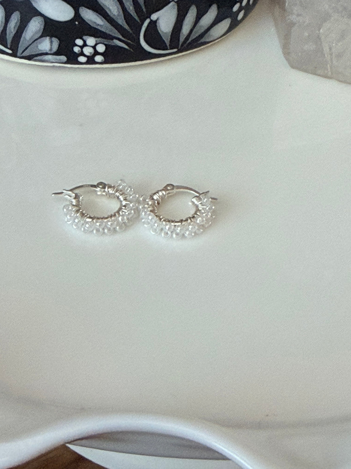Hoop Earrings (mini) in White and Silver.