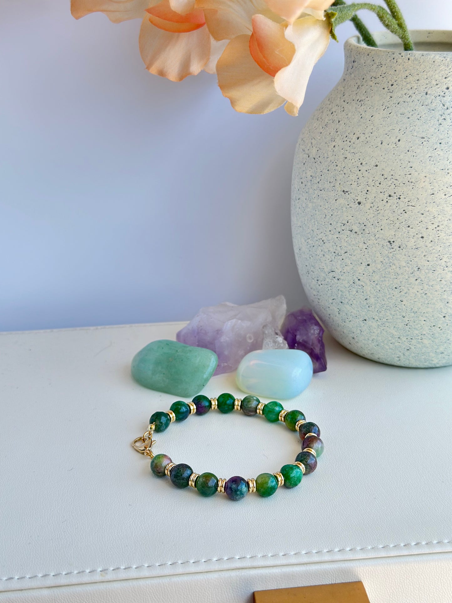 Bracelet in Green Gemstones