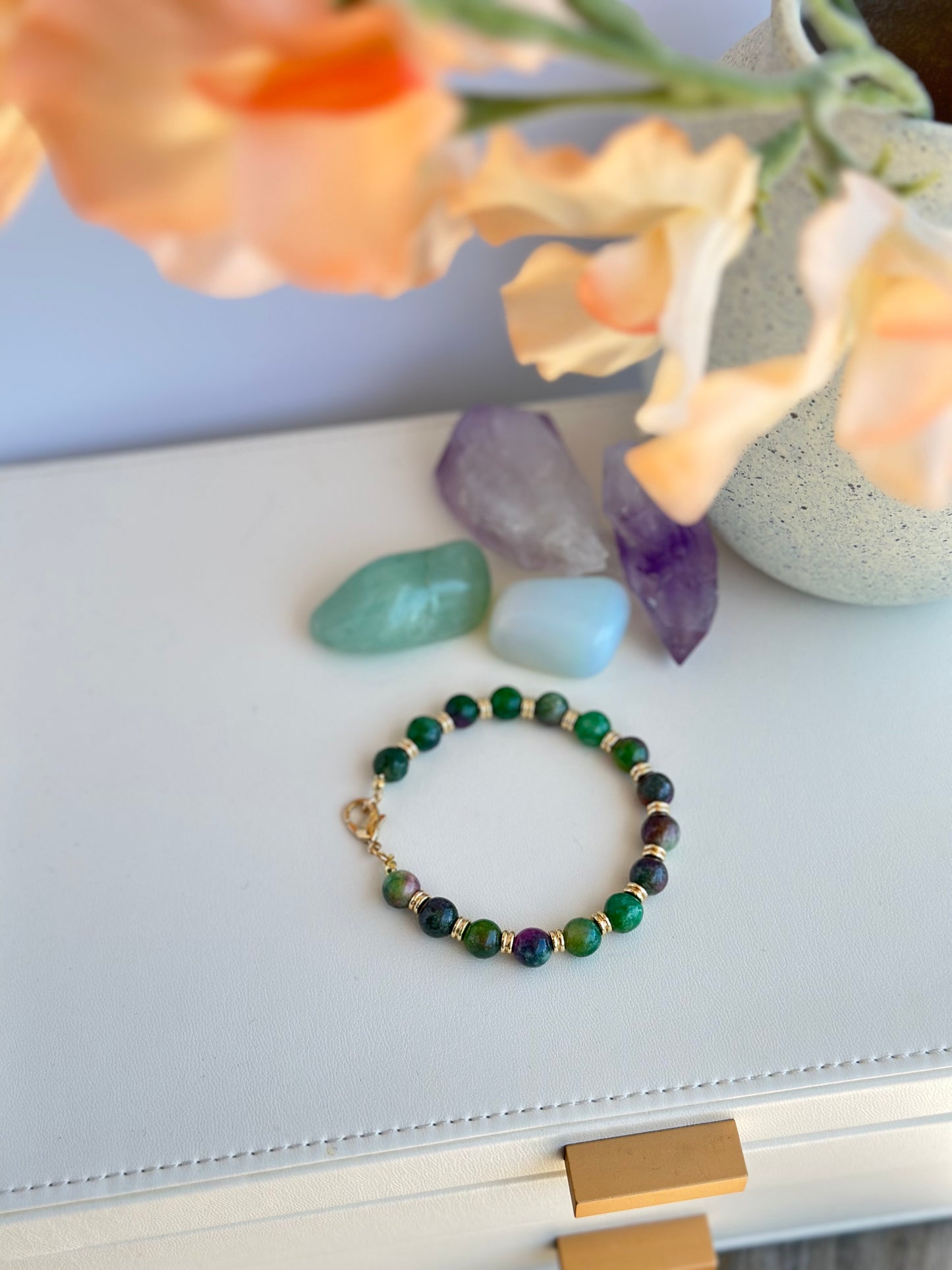 Bracelet in Green Gemstones