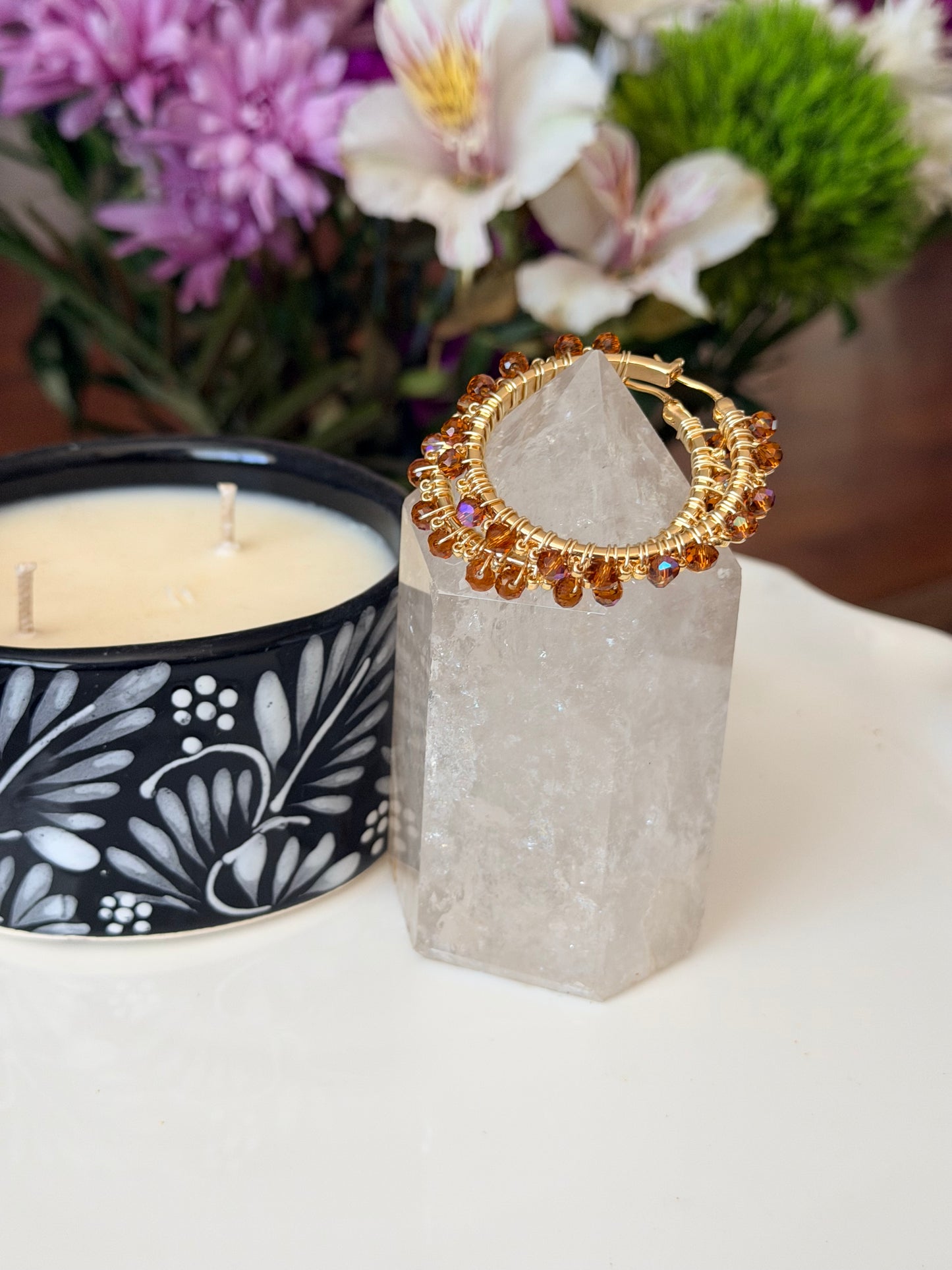Hoop Earrings in Gold and Solar Flare (Dark Brown/Gold).