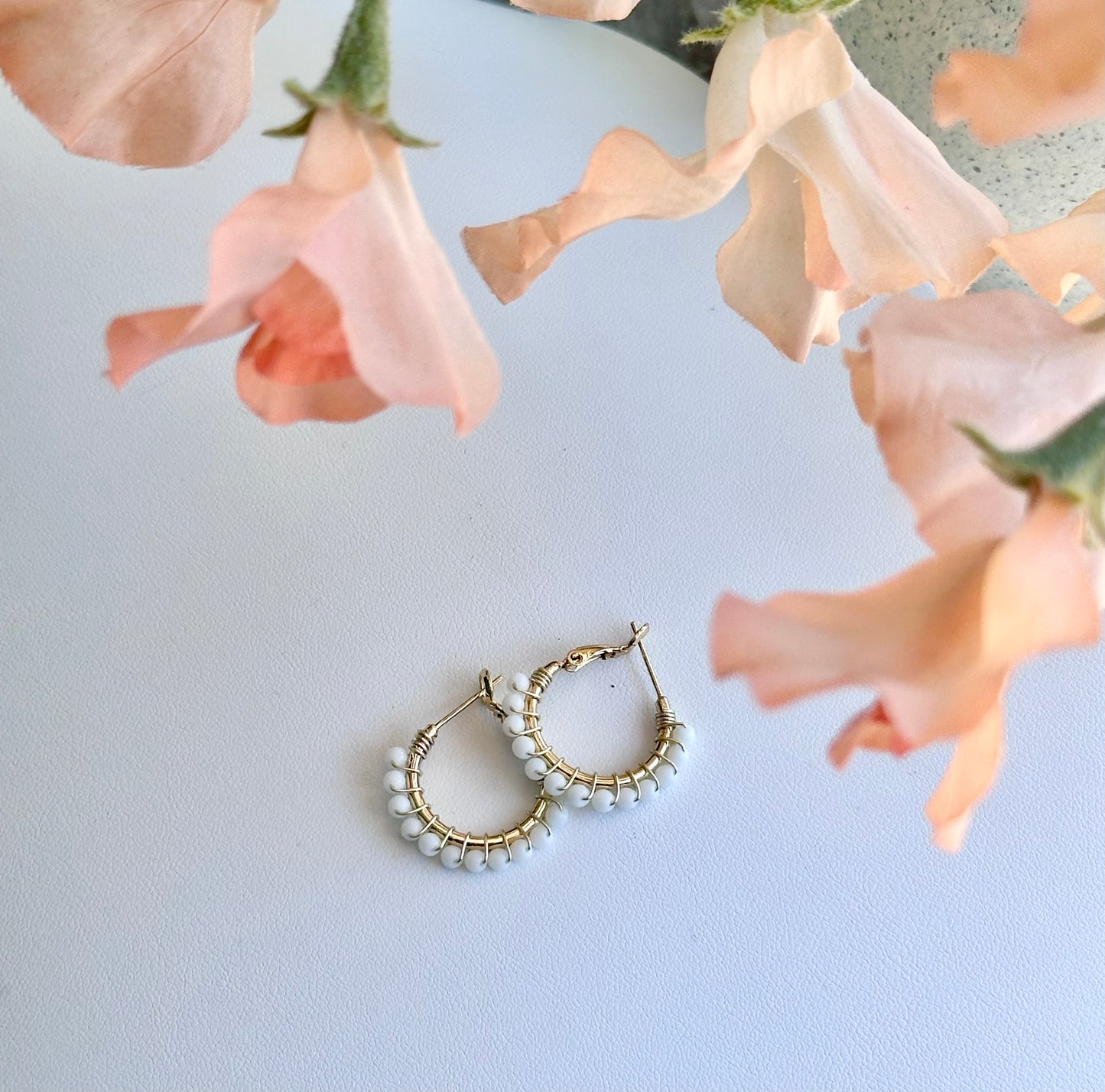 Hoop Earrings in White (mini)