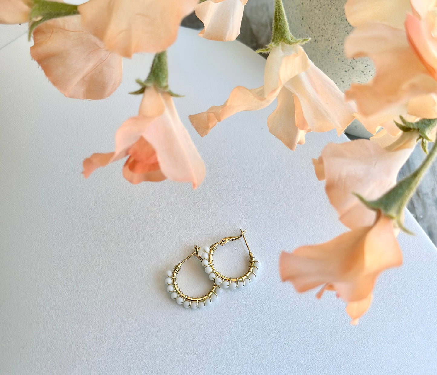 Hoop Earrings in White (mini)