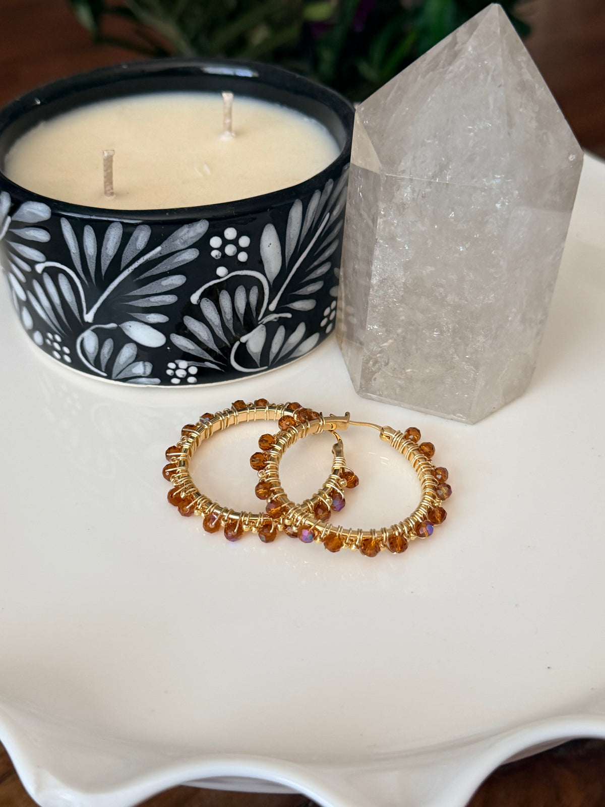 Hoop Earrings in Gold and Solar Flare (Dark Brown/Gold).