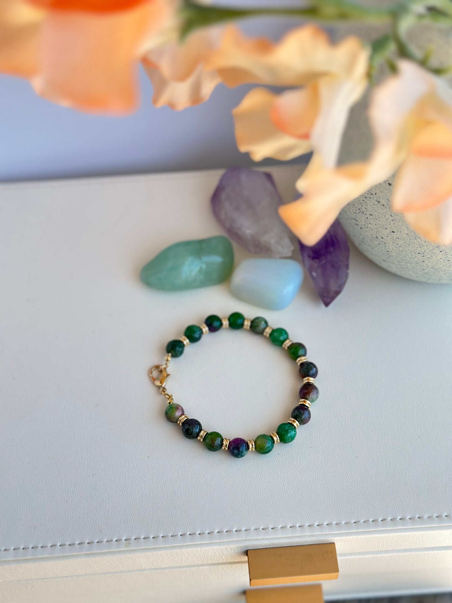 Bracelet in Green Gemstones