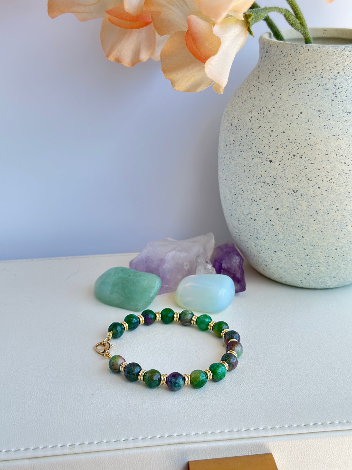 Bracelet in Green Gemstones