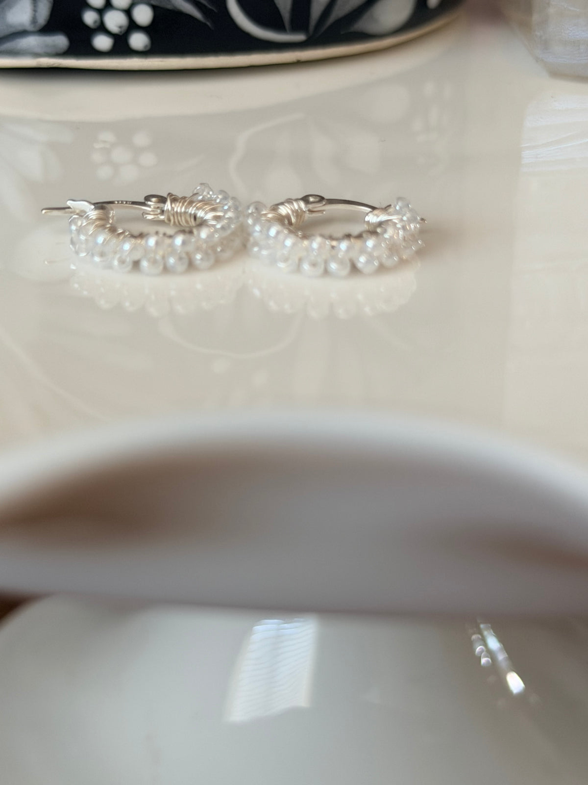 Hoop Earrings (mini) in White and Silver.
